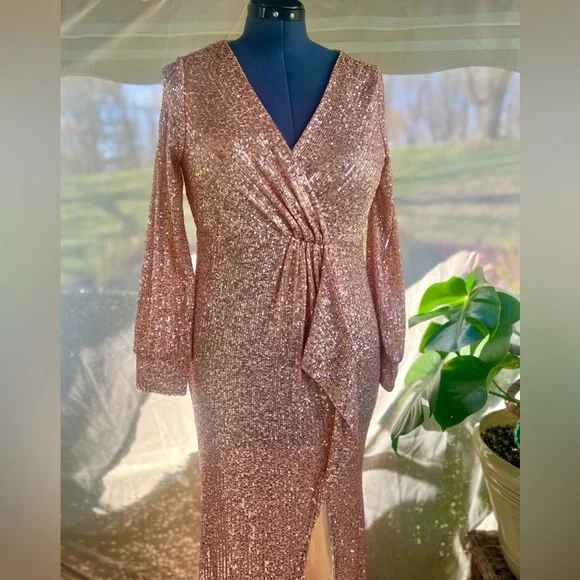 Stunning Mermaid Rose Gold Sequined Dress with Sleeves and Slit - Picture 5 of 16